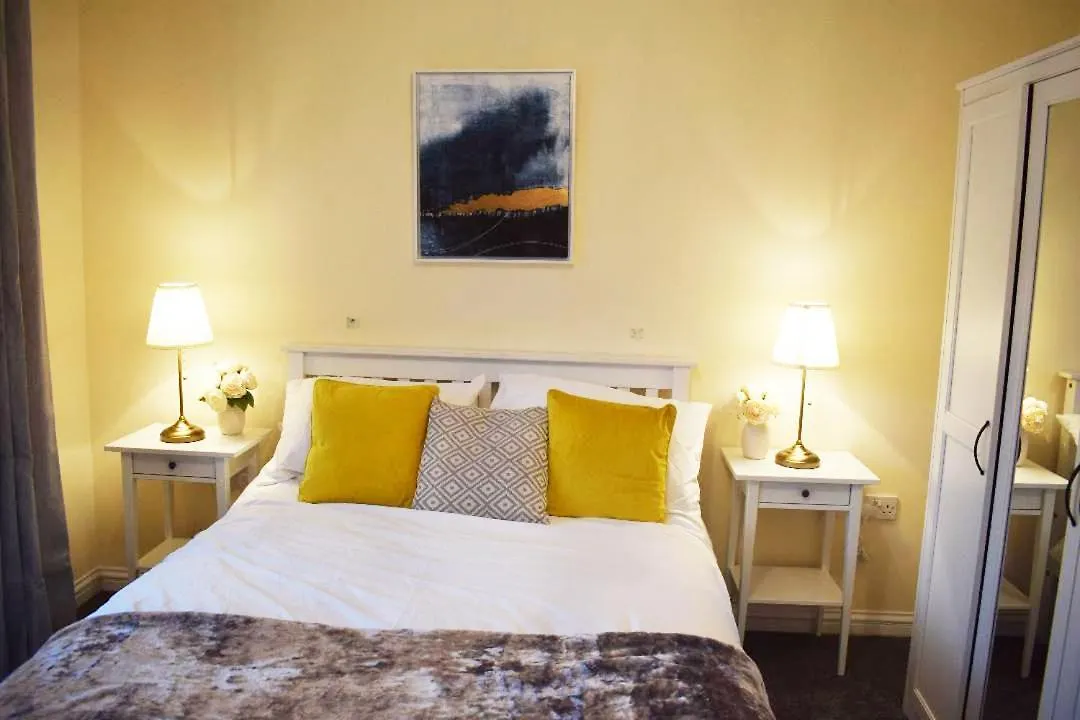 Stylish And Modern Townhouse Apartment Belfast