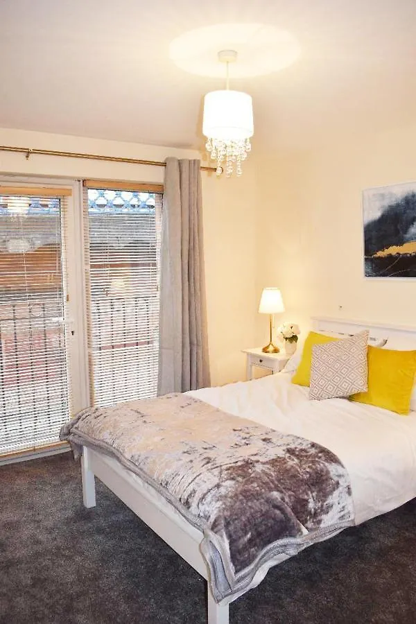 Stylish And Modern Townhouse Apartment Belfast